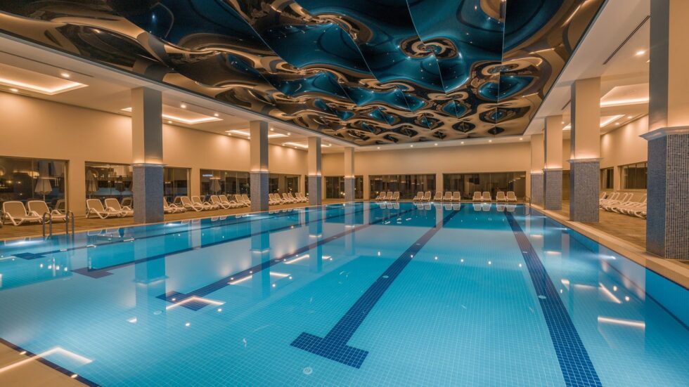 معایب سقف کشسان در استخر